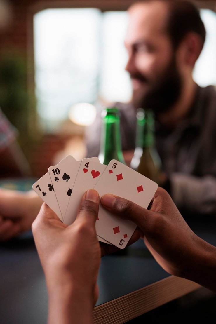 Pemain menggunakan aplikasi mobile untuk live casino nomor777 dengan tampilan intuitif